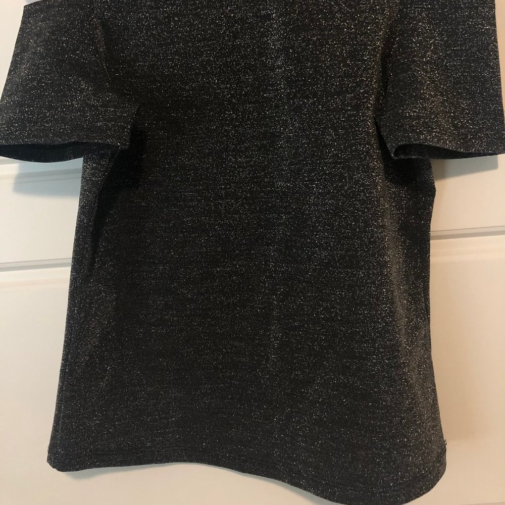 Cut Out Shoulder Top - Picture 3 of 4